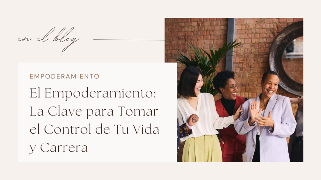 Banner del blog 'El Empoderamiento: La Clave para Tomar el Control de Tu Vida y Carrera', con un grupo de mujeres sonriendo y celebrando juntas en un ambiente de apoyo y comunidad.